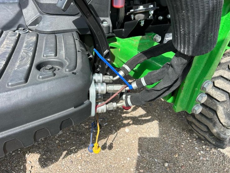 2020-john-deere-1023e-image-31