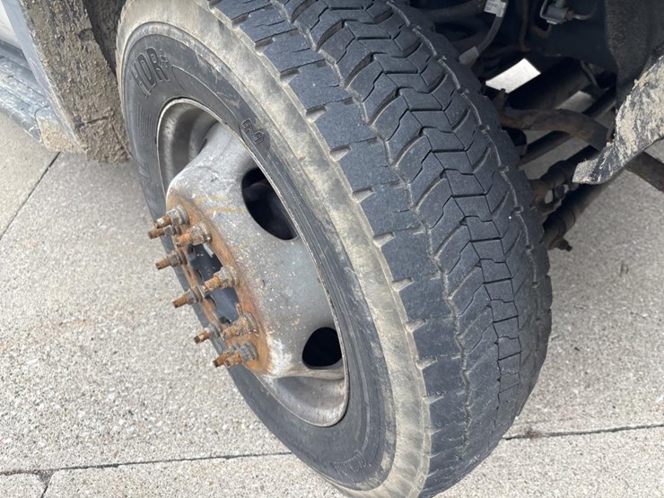 2012-ford-f550-image-38