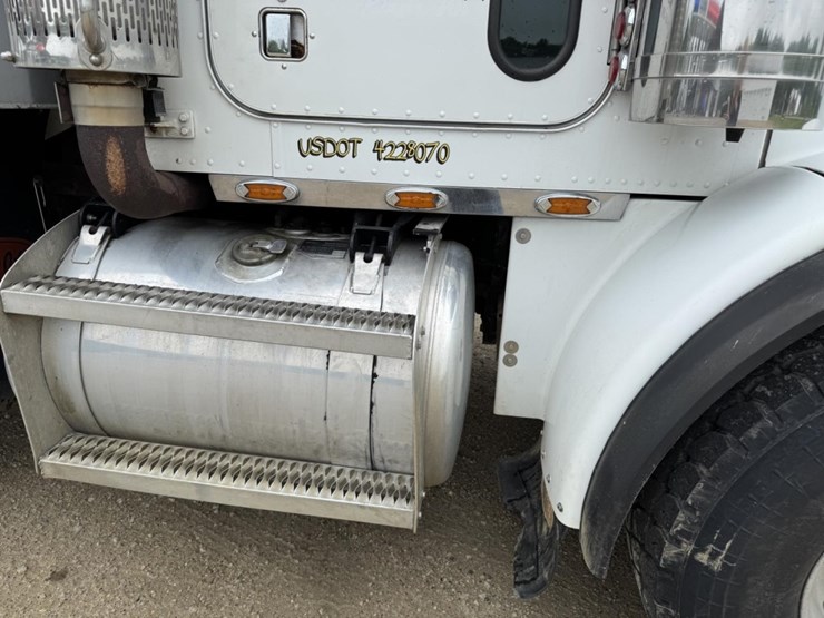 1995-peterbilt-359-image-17