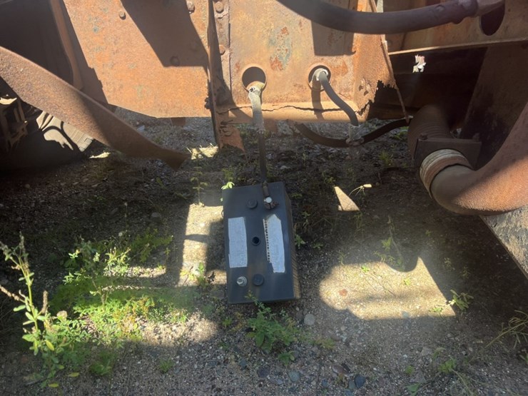 #1606-•-mack-diesel-day-cab-truck-tractor-image-27