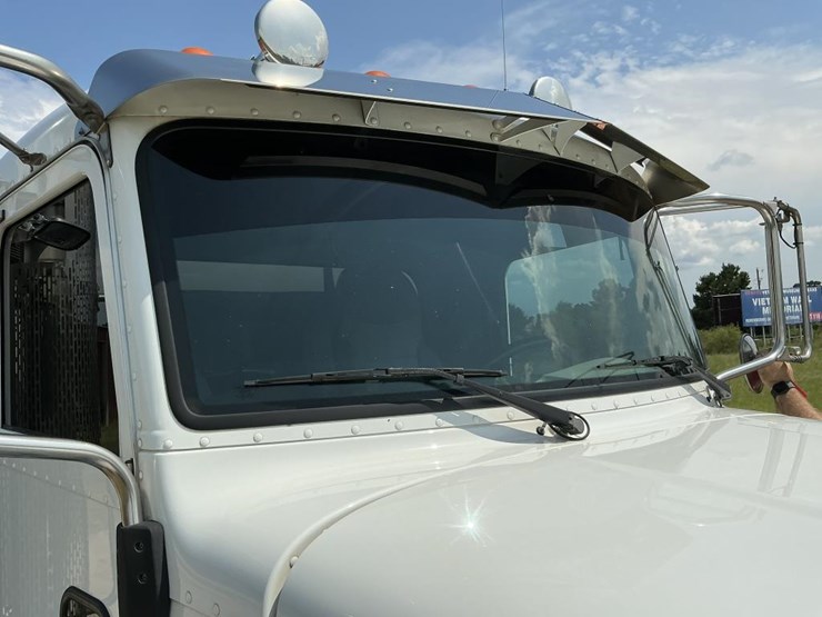 2020-peterbilt-337-image-40