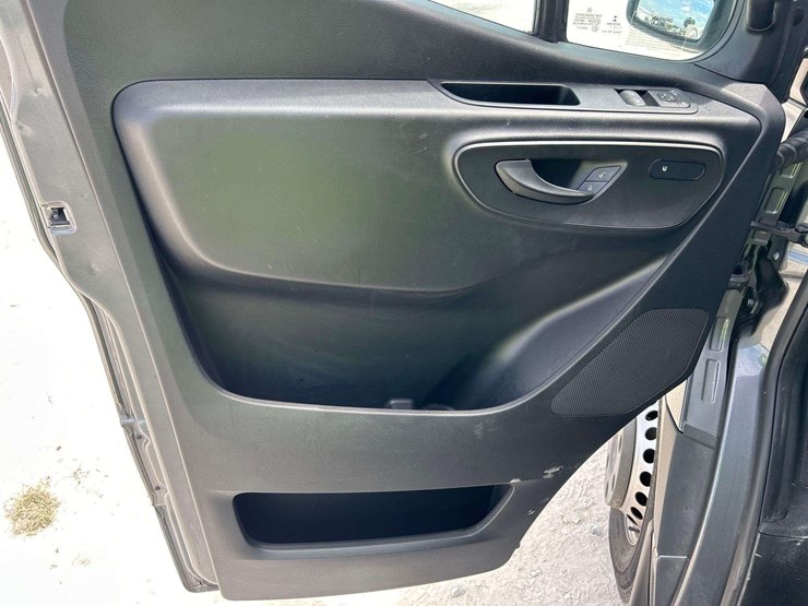 2021-mercedes-benz-sprinter-4500-image-11