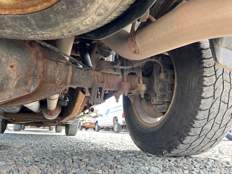 2014-chevrolet-3500-image-19