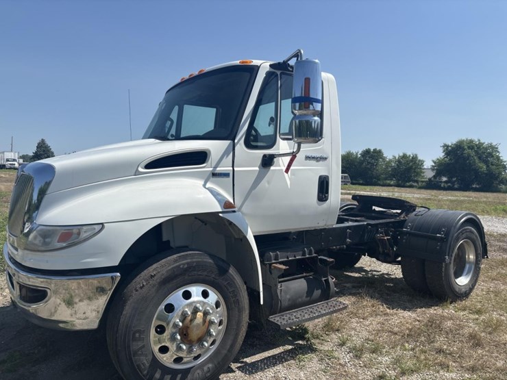 2014-international-durastar-4400-image-7