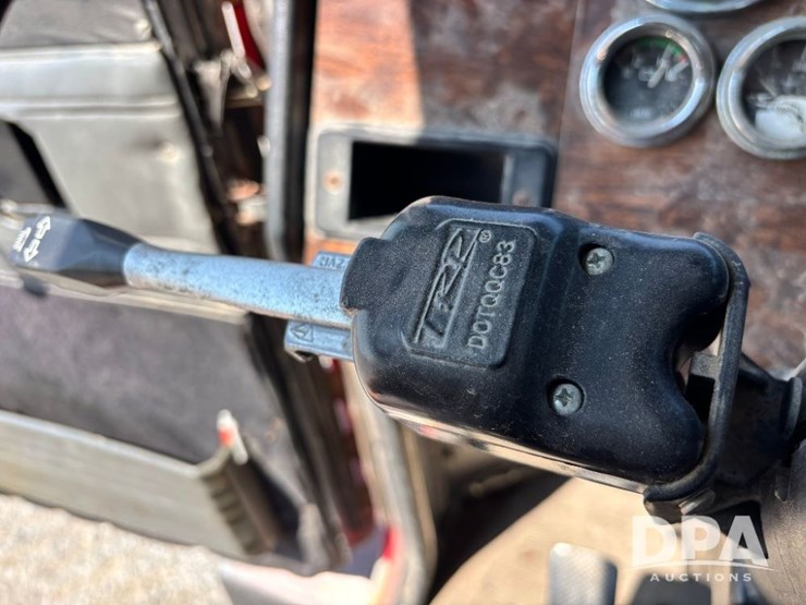 1993-peterbilt-377-image-95