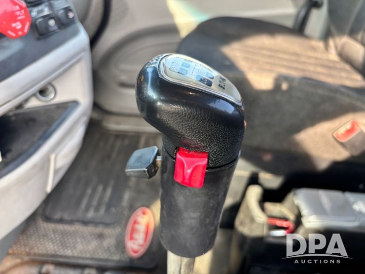 2019-peterbilt-567-image-89