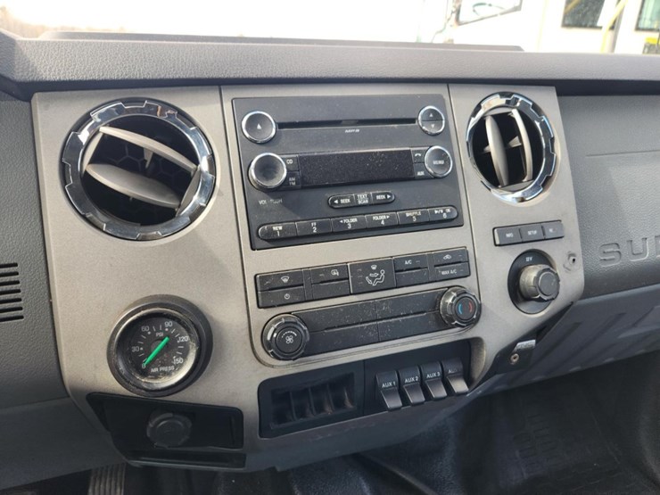2013-ford-f650-xlt-image-24