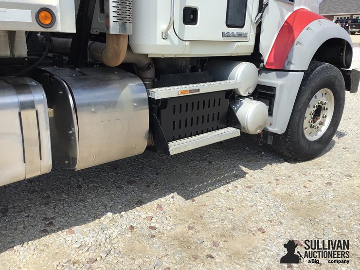 2012-mack-granite-gu713-image-20
