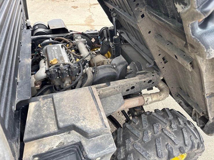2020-john-deere-gator-image-12