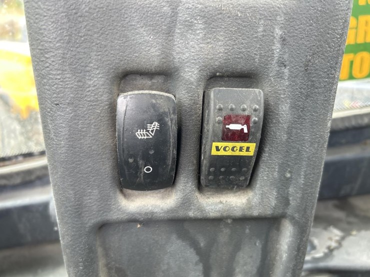 2014-deere-824k-image-72