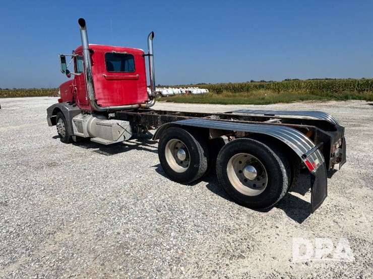 1993-peterbilt-377-image-14