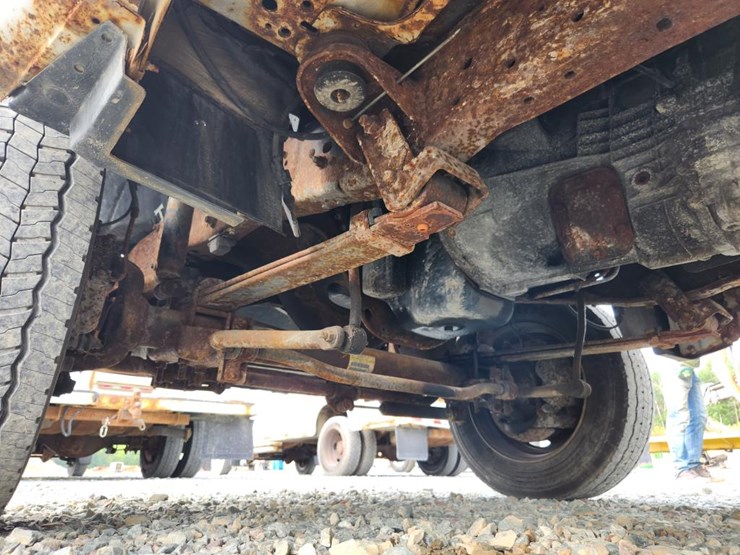 2002-ford-f550-image-40