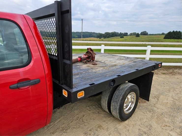 2013-chevrolet-3500hd-image-10