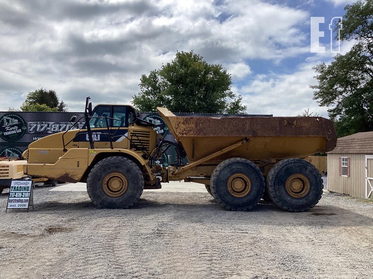 2010-caterpillar-740-image-1