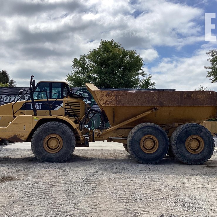 2010 CATERPILLAR 740