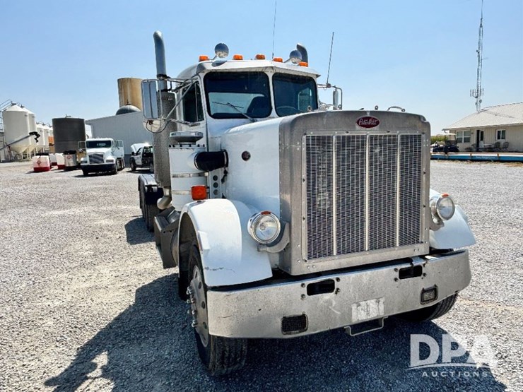 1986-peterbilt-359-image-4