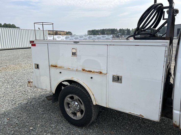 2008-dodge-3500-image-11