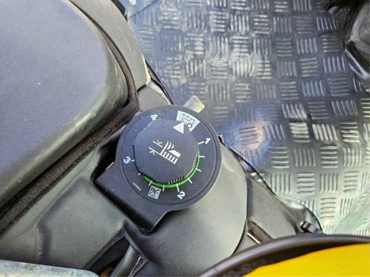 john-deere-1025r-image-42