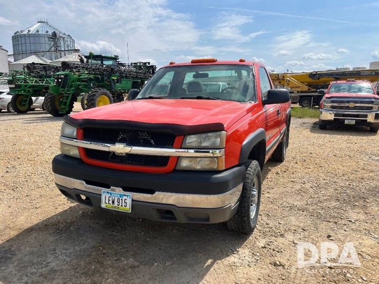 2004-chevrolet-2500hd-image-2