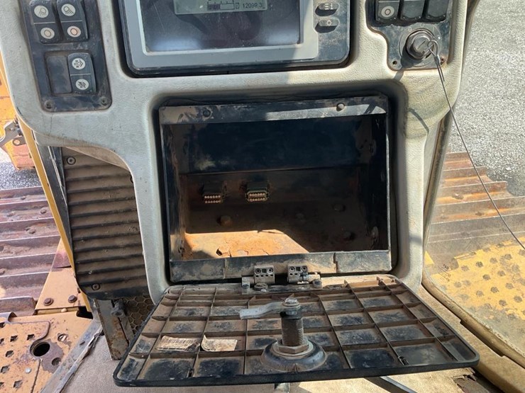 2012-caterpillar-d6t-lgp-image-60