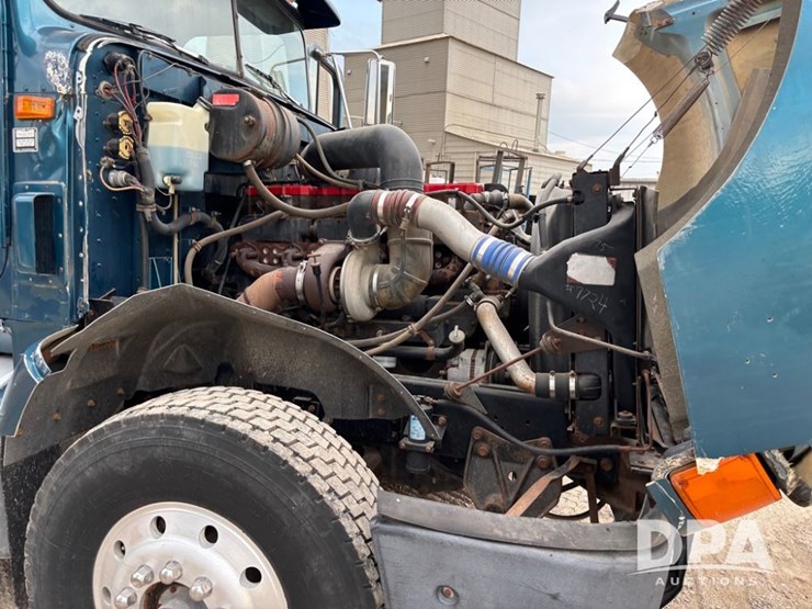 1995-ihc-9400-dry-tender-truck-(pz13881)-image-20