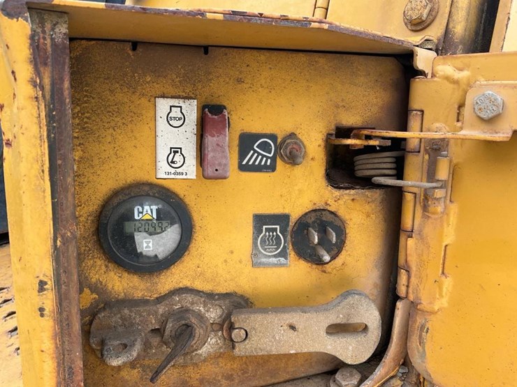2012-caterpillar-d6t-lgp-image-43