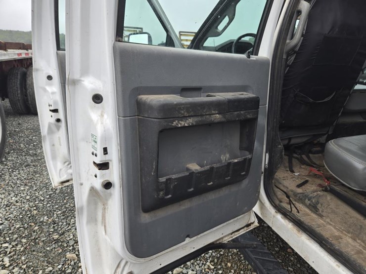 2011-ford-f550-image-51