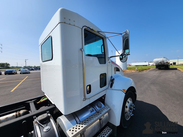 2014-kenworth-t270-image-19