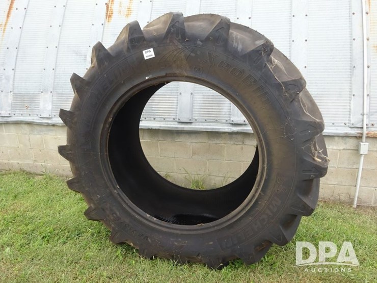michelin-flotation-tire-(pz13894)-image-3