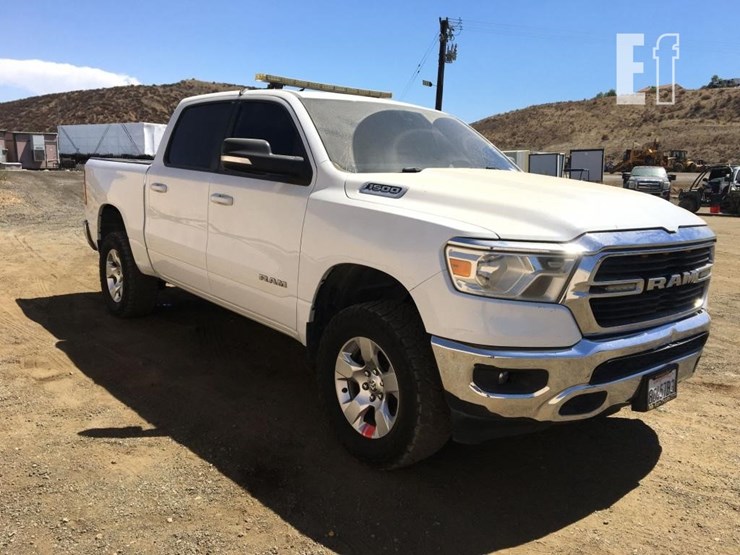 2021-ram-1500-big-horn-image-2