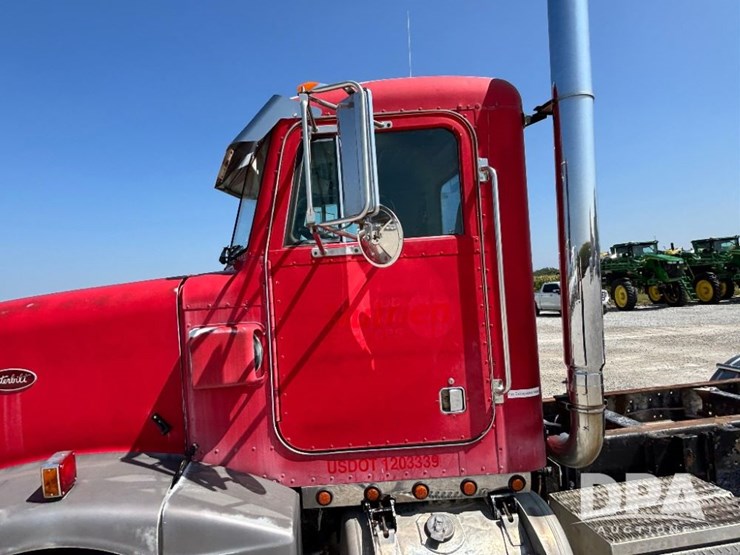 1993-peterbilt-377-image-28