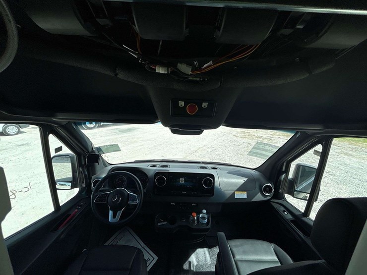 2022-mercedes-benz-sprinter-4500-image-51