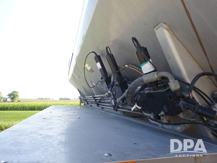 2021-john-deere-f4365-image-38