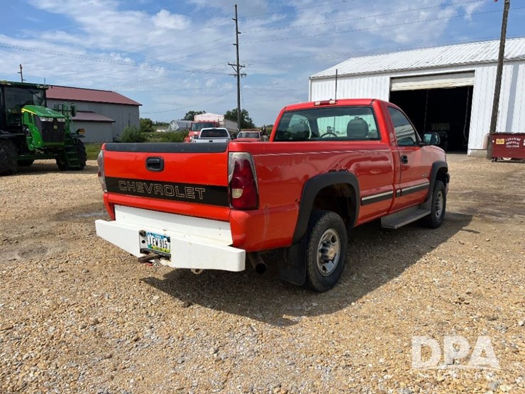 2004-chevrolet-2500hd-image-12