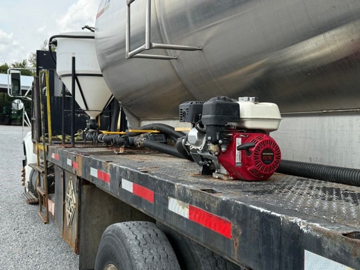 2000-ihc-8100-liquid-nurse-truck-(pz13911,-unit-22041)-image-9