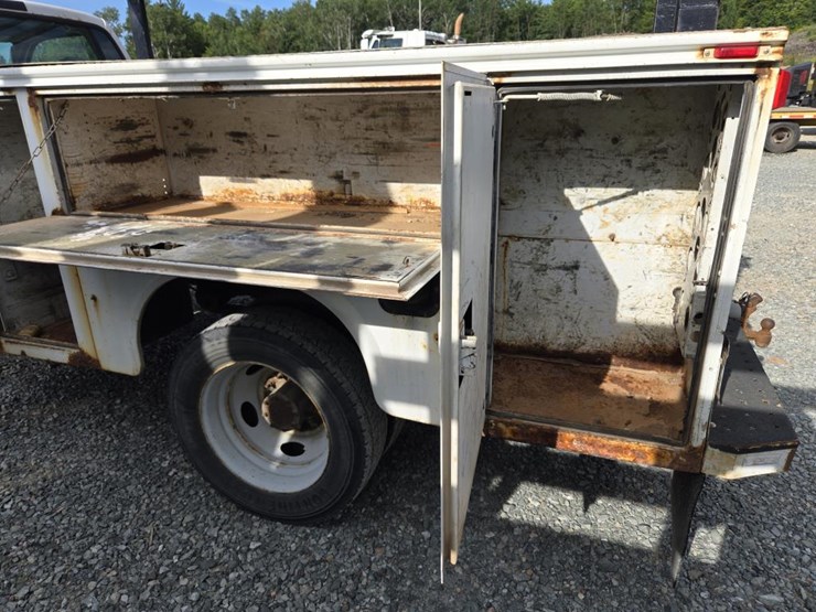 2006-ford-f550-image-25