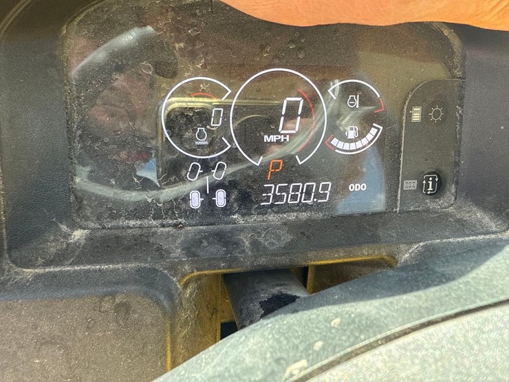 2021-john-deere-gator-image-13