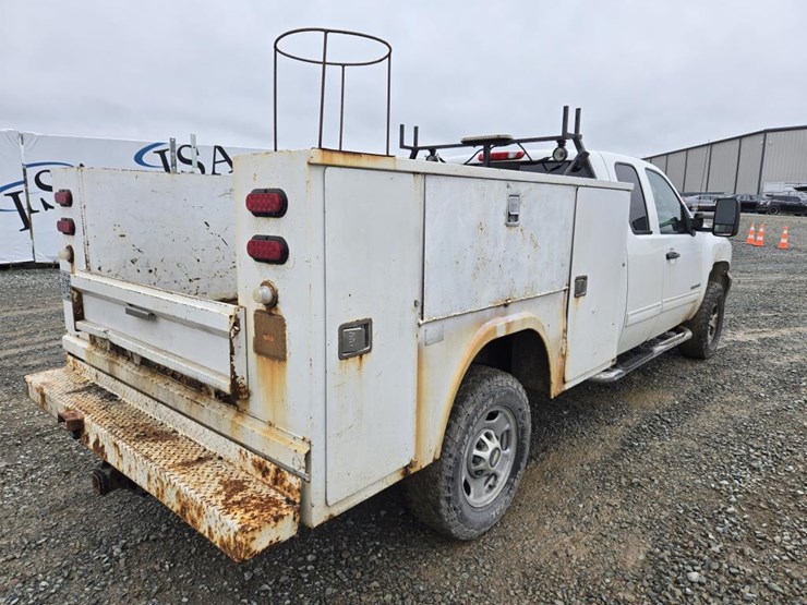 2011-chevrolet-2500hd-image-5