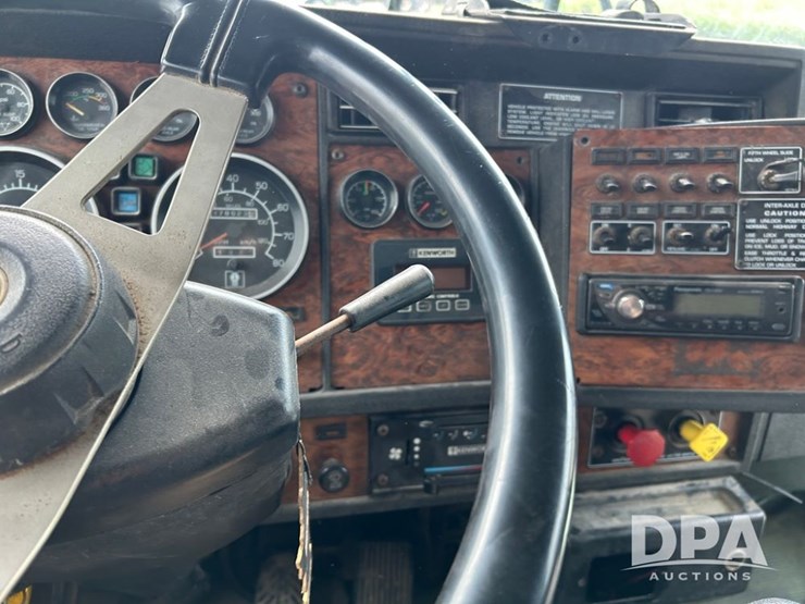 1999-kenworth-t600-image-44