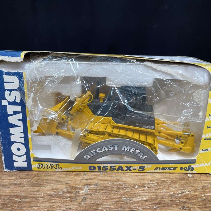 KOMATSU D155AX-5