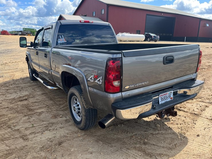 2005-chevrolet-silverado-2500-image-2