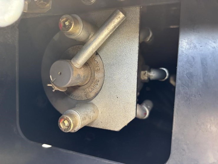 2021-deere-60g-image-39