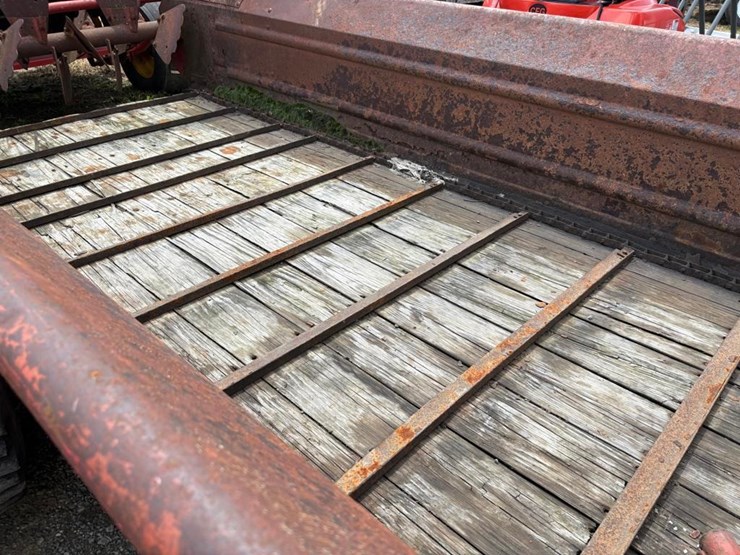new-holland-518-image-6