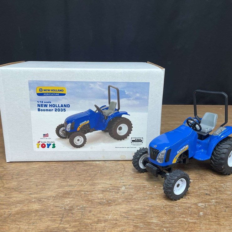 NEW HOLLAND BOOMER 2035