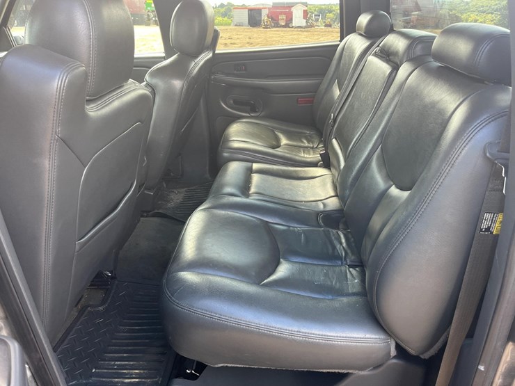 2005-chevrolet-silverado-2500-image-24
