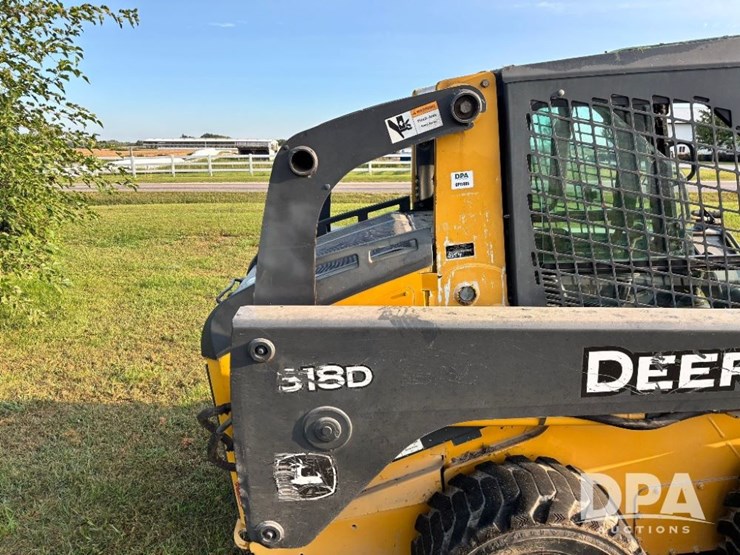2010-deere-318d-image-31