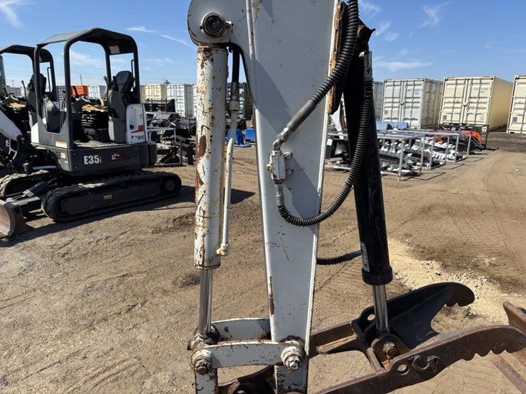 2003-takeuchi-tb135-image-16