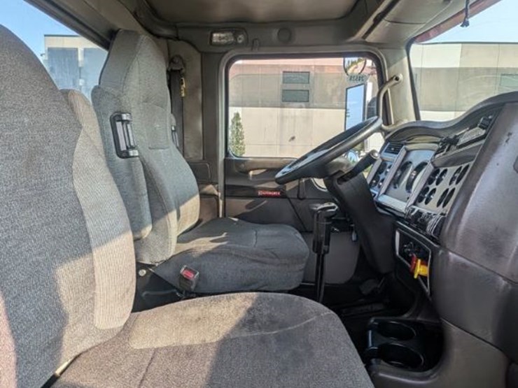2009-kenworth-t800-image-32