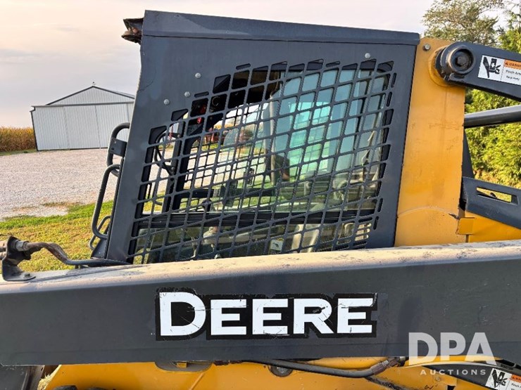 2010-deere-318d-image-22