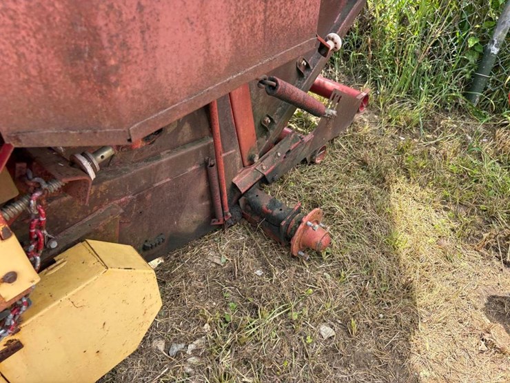 new-holland-853-image-5